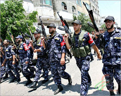 تحمل شعار (مواطن كريم يحميه شرطي حكيم)