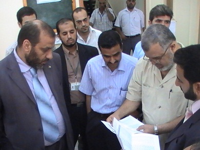 المدهون والمنسي يتفقدون الامتحانات