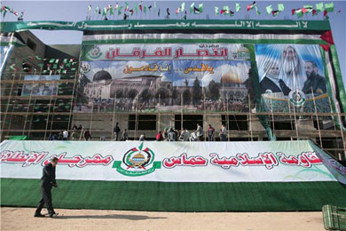 منصة مهرجان الانطلاقة في ارض الكتيبة الخضراء " تصوير خاص "