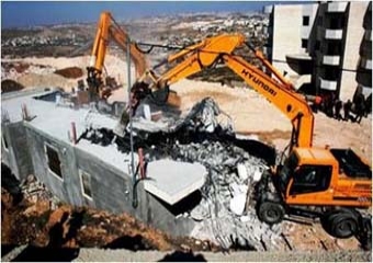 جرافة  احتلالية تهدم منزل بالقدس (صورة ارشيفية)