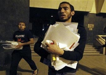 وثائق أمن الدولة وقعت في أيدي المتظاهرين