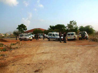 اهالي العرقيب على الارض يتصدون