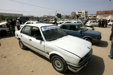 سوق سيارات في غزة (الأرشيف)