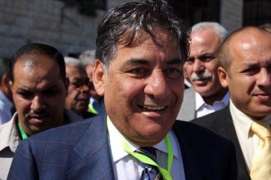 عمرو من حليف لخصم لعباس