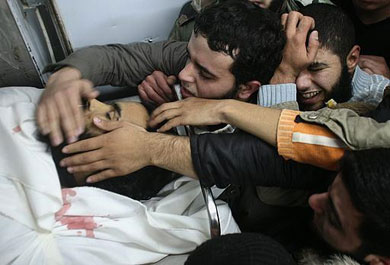 صورة احد الشهداء في قصف دير البلح " خاص بالرسالة نت "