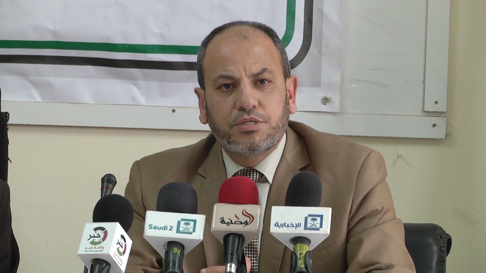  عماد الباز الوكيل المساعد في الوزارة