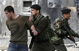 السلطة تعتقل طالبًا جامعيًا (أرشيف)