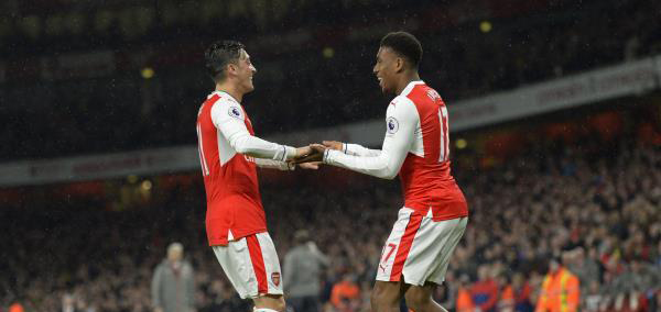 فرحة لاعبي أرسنال بالفوز