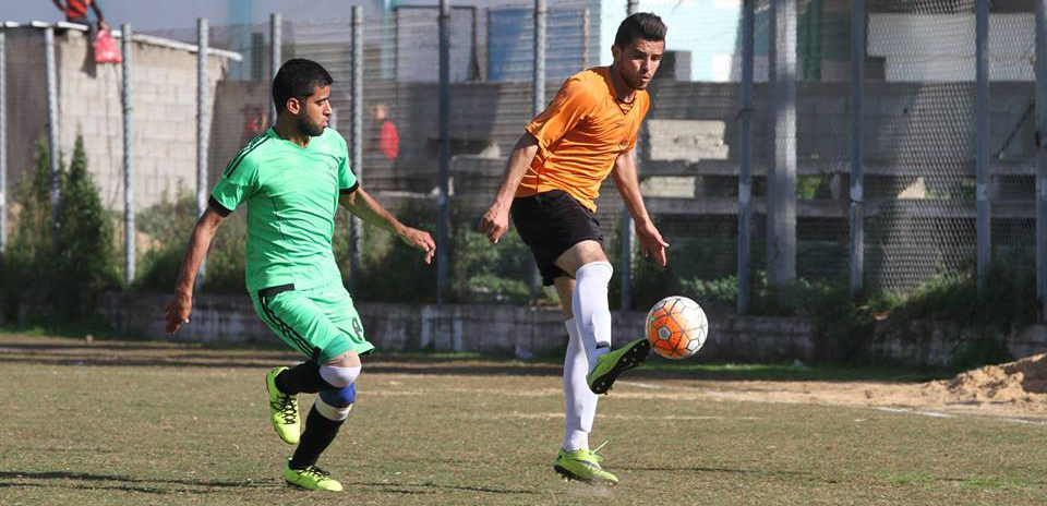 جانب من مباراة المشتل والمجمع الإسلامي