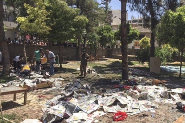 27 قتيلا بتفجير في سروج التركية الحدودية