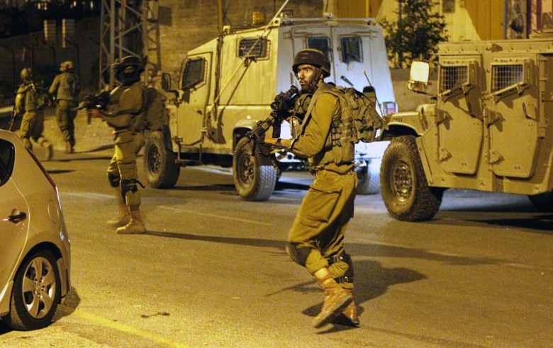 مداهمات واعتقالات واعتداءات في القدس والضفة