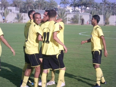 فرحة لاعبي خدمات النصيرات بالفوز