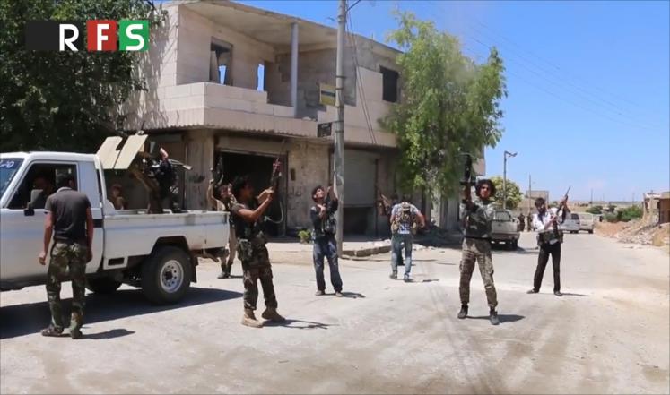 الجيش الحر داخل مارع بعد فك حصار تنظيم الدولة (الجزيرة)