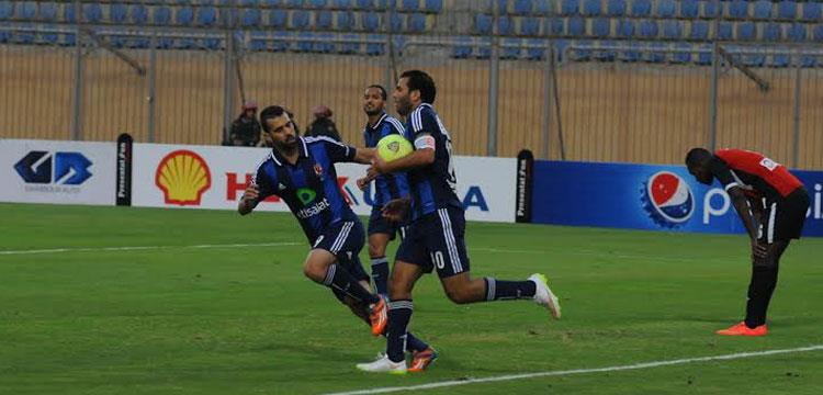 فرحة عماد متعب بهدف التعادل