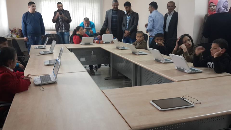 جهاز "نت كتابي" يعتبر نسخة رقمية للمنهاج المدرسي