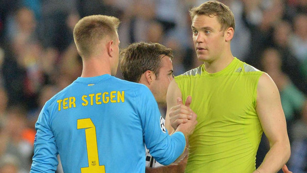 نوير يمينا ويقابه شتيغن