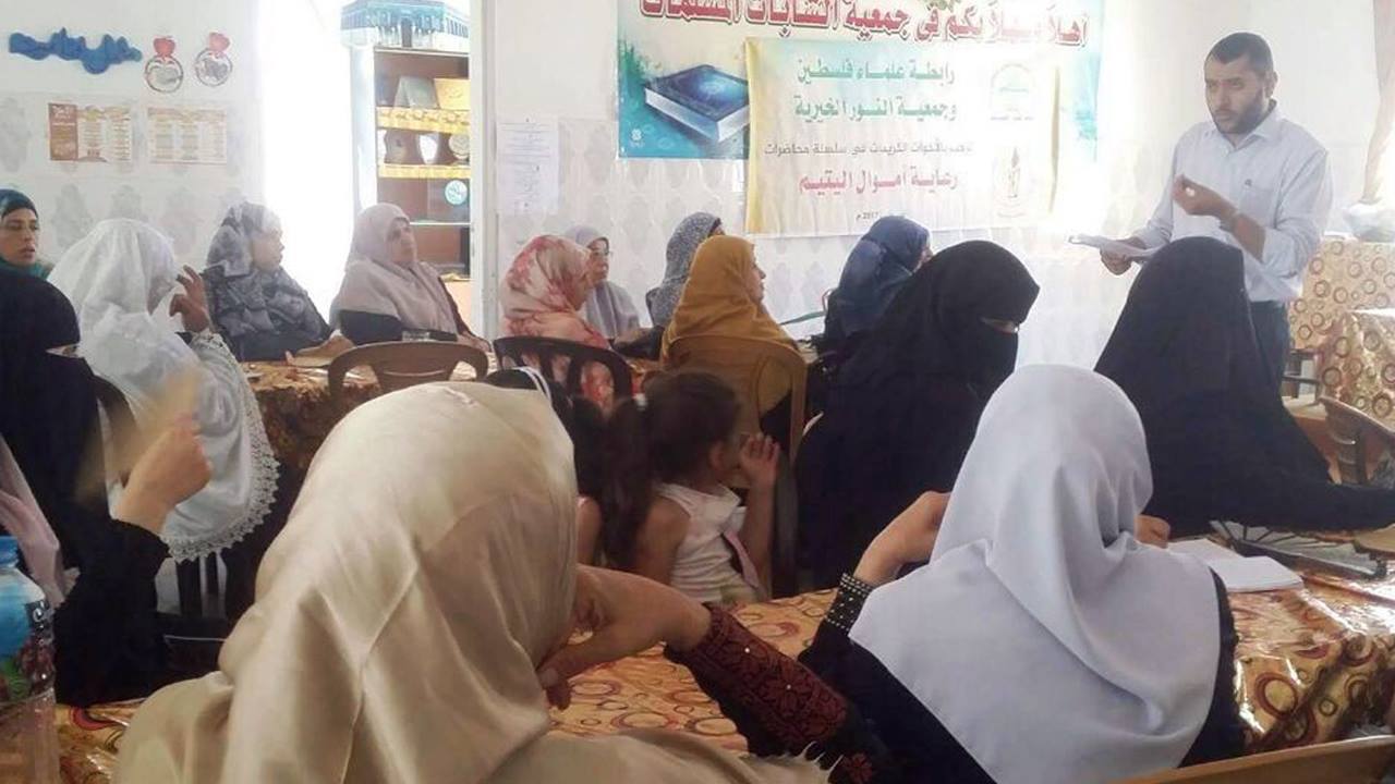 "علماء فلسطين" تنظم محاضرات حول "توزيع مخصصات الشهداء"