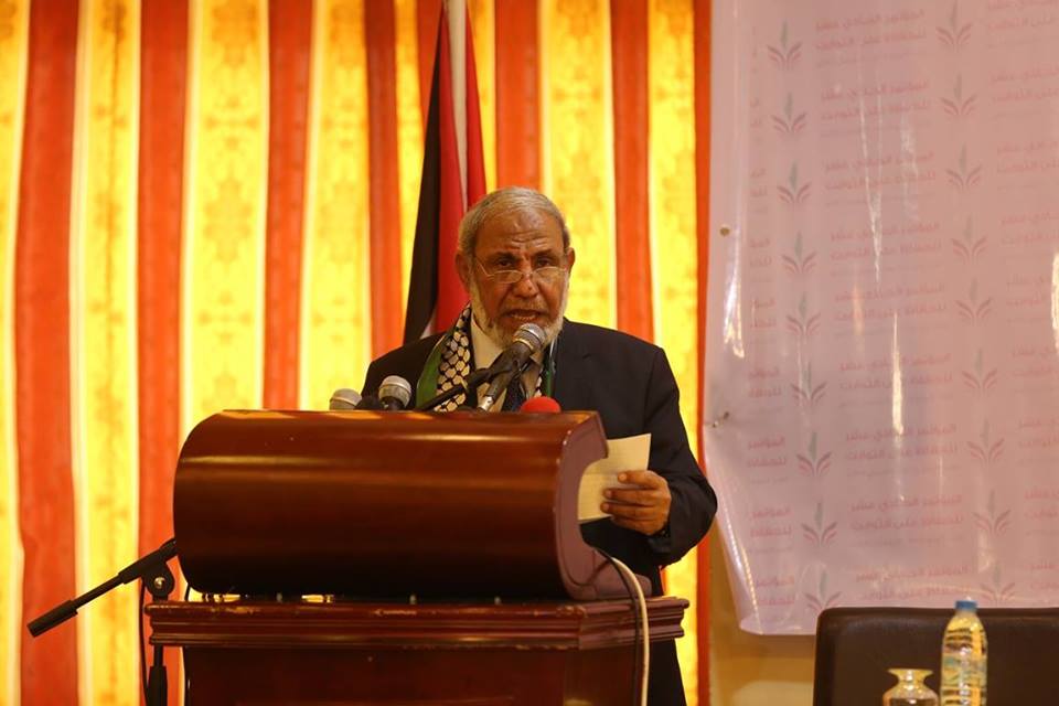 خلال كلمة القيادي في حركة حماس د. محمود الزهار