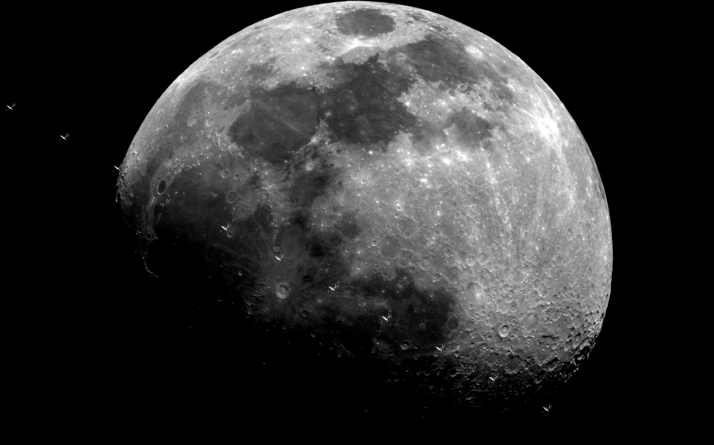 الجانب المظلم من القمر