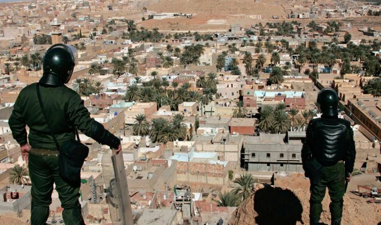 الإعدام والسجن "لعملاء الموساد" بالجزائر