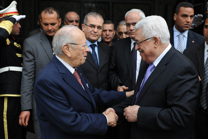 رئيس السلطة الفلسطينية برفقة الرئيس التونسي "أرشيفية"
