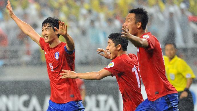 فرحة لاعبي كوريا بالتأهل للمونديال