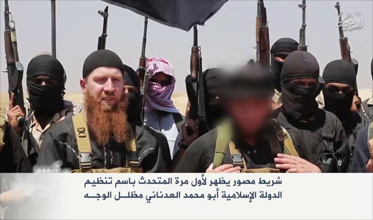 لقطة من الشريط الذي تم فيه الإعلان عن "الدولة الإسلامية" وعن قيام الخلافة