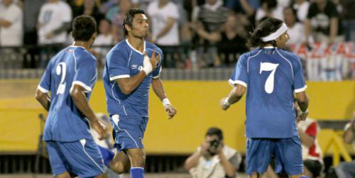 "الأزرق" يخطف "الوطني" بهدفين نظيفين  