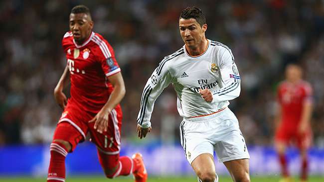 كريستيانو رونالدو يمينا