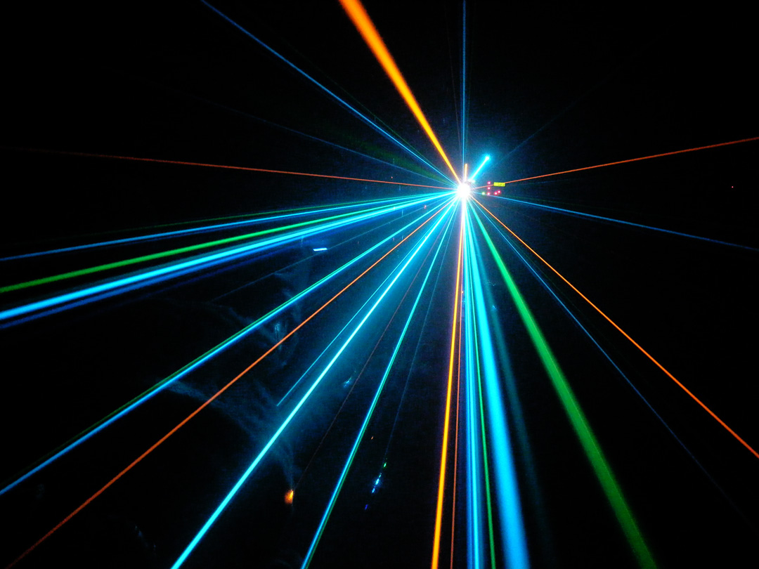 أشعة الليزر بألوان مختلفة
