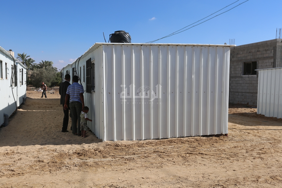 الكرفانات الموزعة على سكان "خزاعة" بخانيونس