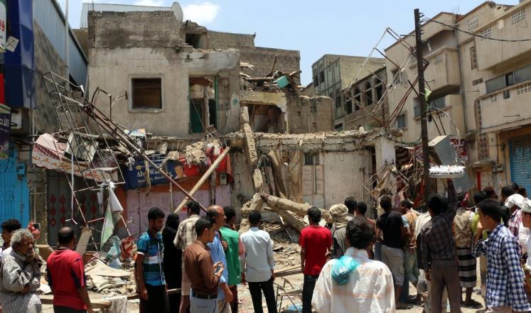 الحوثيون يقصفون أحياء السكنية بتعز وبحاح يتوعد