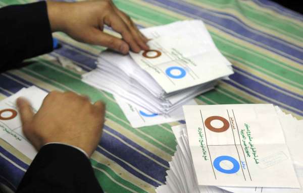 فرز الأصوات بختام الاستفتاء على الدستور المصري