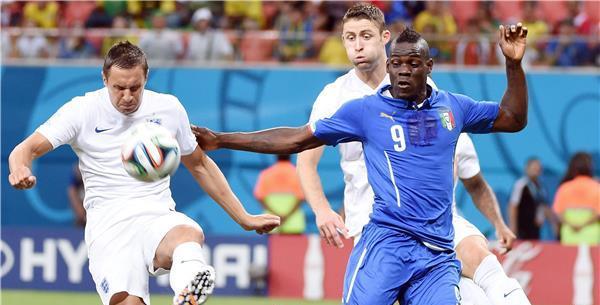 جانب من مباراة إيطاليا وإنجلترا