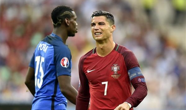 رونالدو يمينا وبجانبه بوغبا