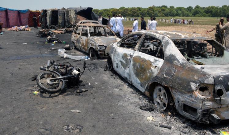 ارتفاع عدد قتلى حريق صهريج الوقود بباكستان إلى 153