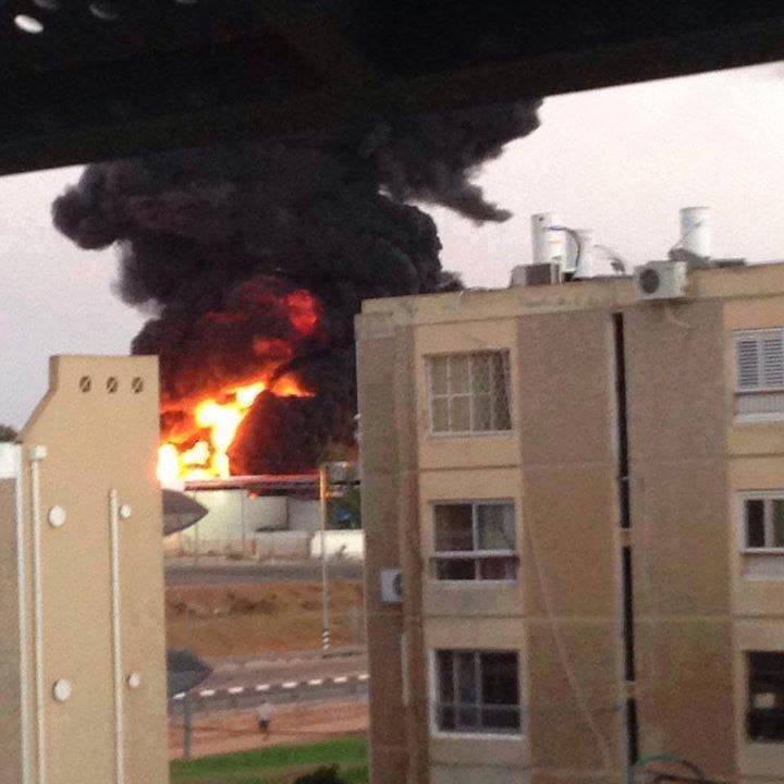 خلال إشتعال المصنع في سديروت