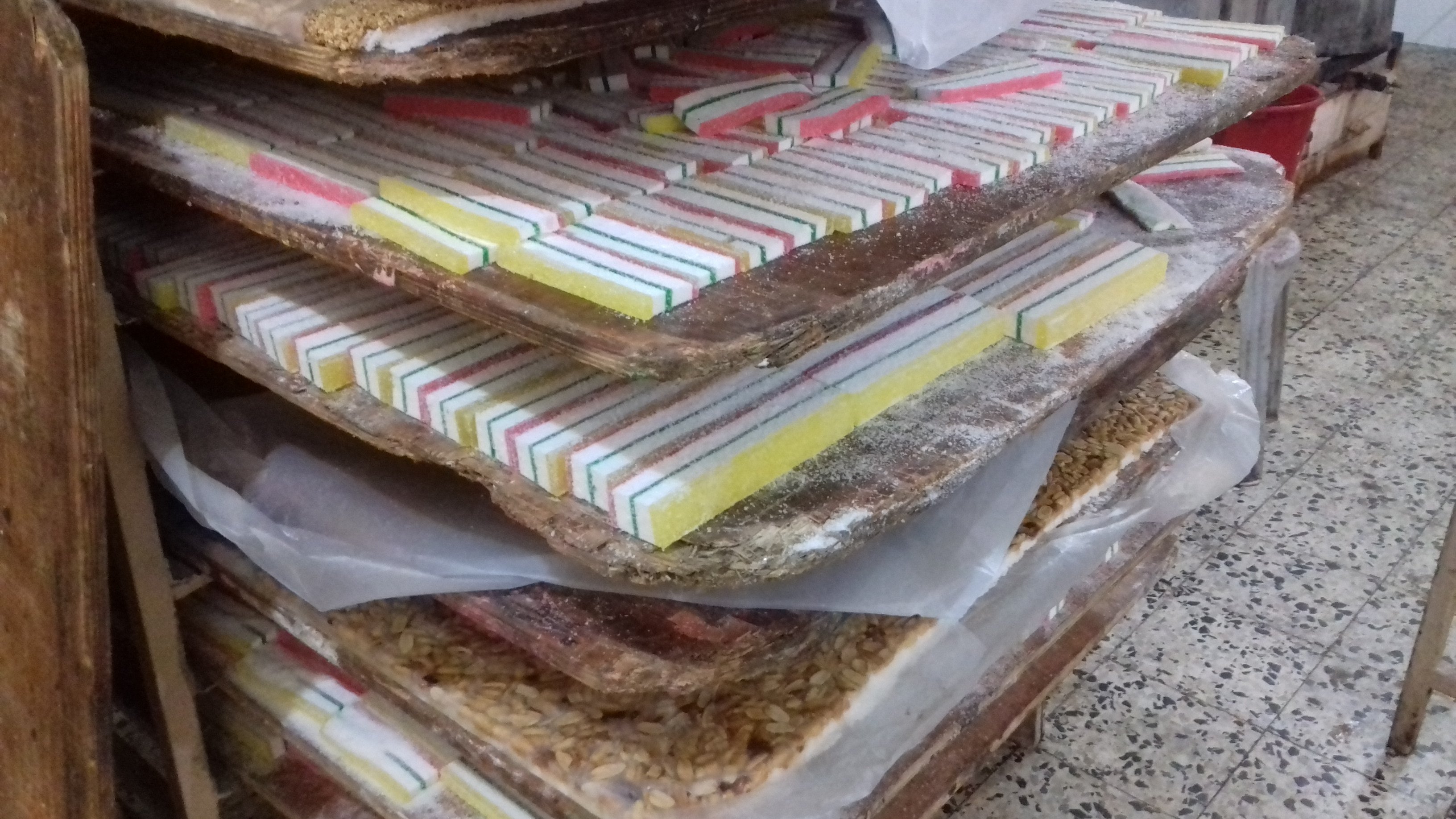 جانب من صور الحلوى الملوثة