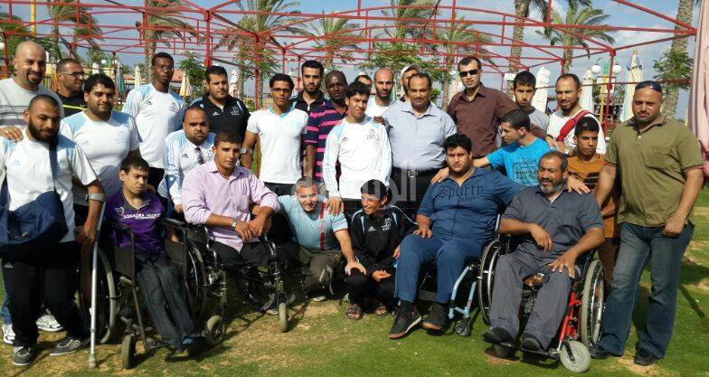 صورة جماعية للمشاركين في الرحلة الترفيهية