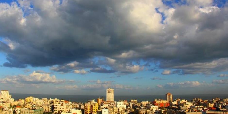 الرياح جنوبية غربية معتدلة إلى نشطة السرعة