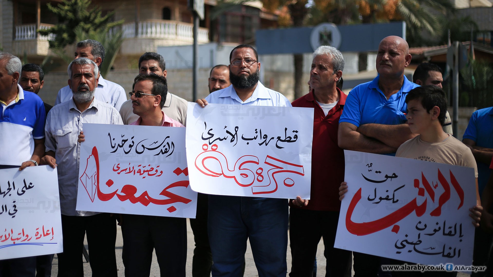 تجمع : قطع السلطة رواتب الشهداء طعنة غدر