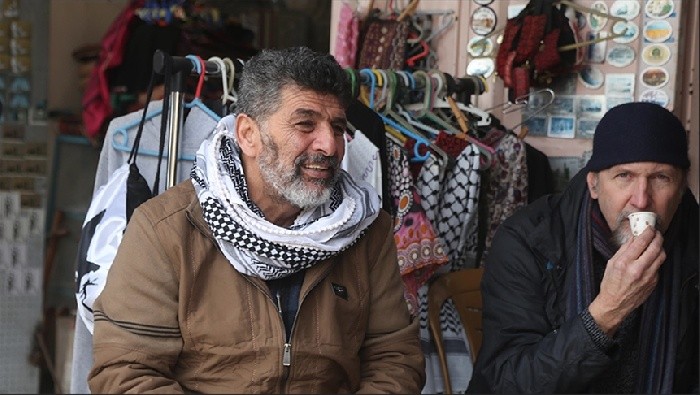 يجاهد المحتسب بشكل يومي للوصول لمنزله المطل على الحرم الابراهيمي