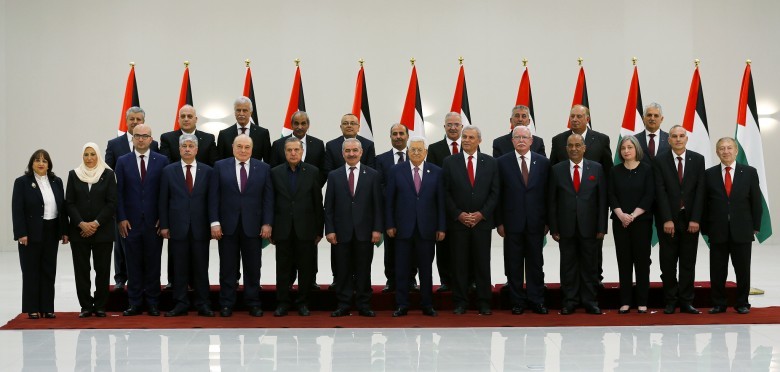 "التغيير والإصلاح": حكومة اشتية انفصالية باطلة دستوريًا