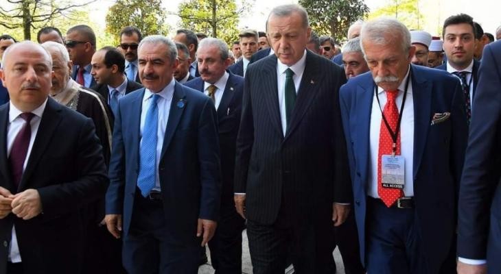 مصادر: "اشتيه" التقى قيادات من حماس في اسطنبول