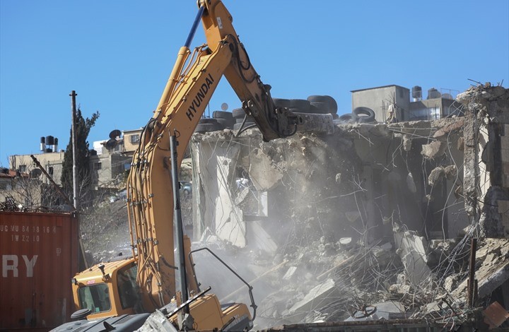 18 ساعة من الهدم.. وادي الحمص يتحول إلى ركام والسلطة تهدد  