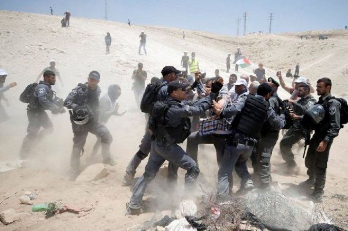 الاحتلال يهدم خيمة الاعتصام في وادي الحمص