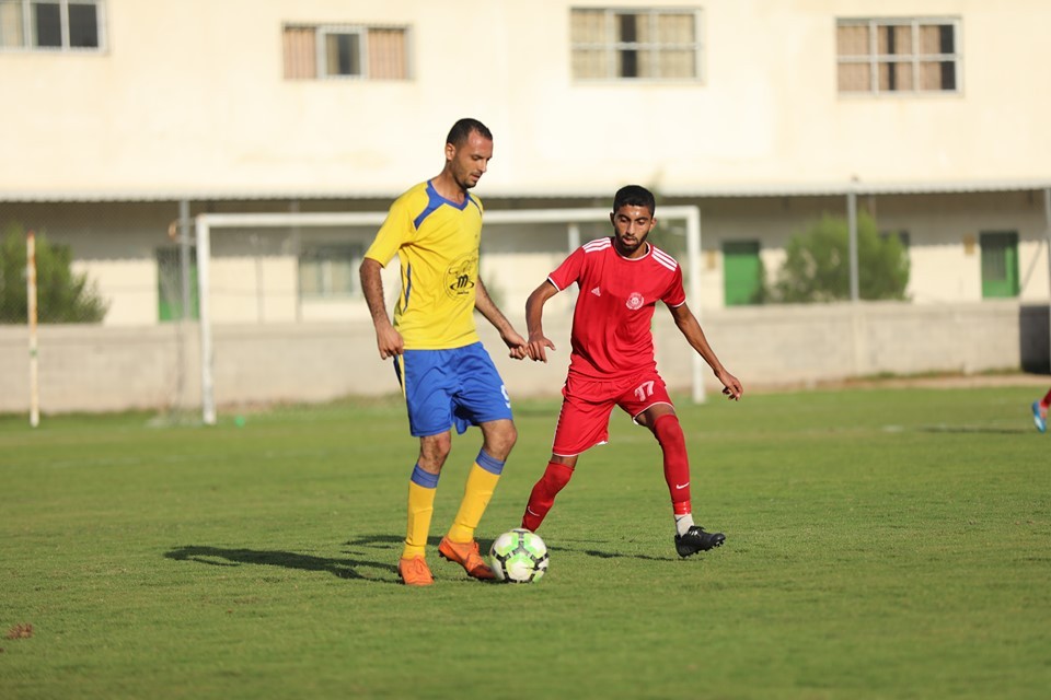 العطار يمينا