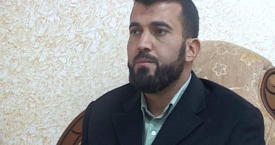 نائب بالضفة لجأ لبيع "الفلافل" وآخر حبسته السلطة على "شيكات راجعة"