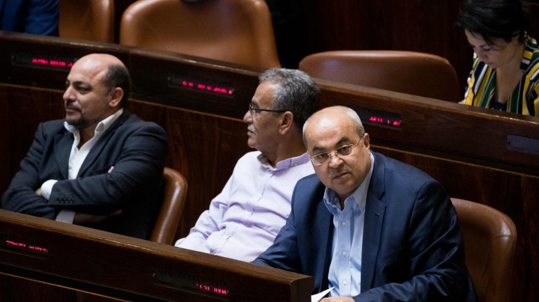 الطيبي: القائمة المشتركة ستعارض طلب نتنياهو الحصول على الحصانة