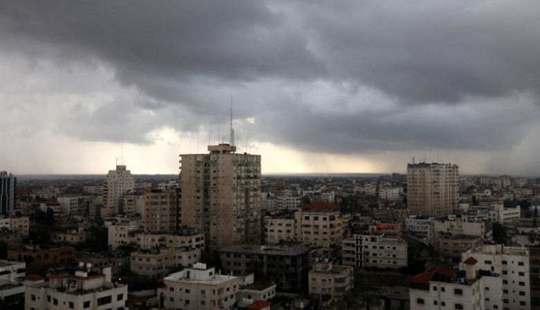 أجواء غائمة وباردة